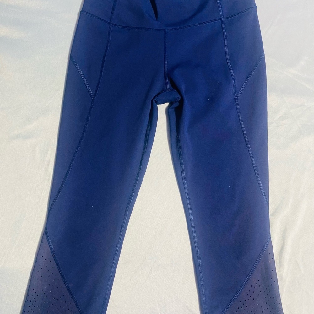 Lululemon Athletica Blue Capri Leggings with Stretchy Fit